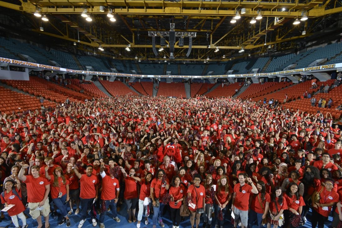 freshmen at UIC's convocation ceremony